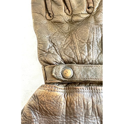 109 - Pair of WW2 motor cycle gloves (Gauntlets)