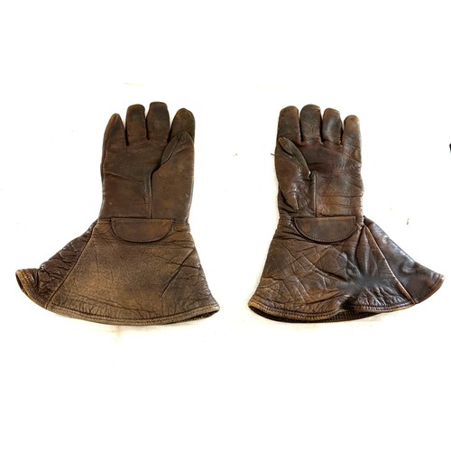 109 - Pair of WW2 motor cycle gloves (Gauntlets)