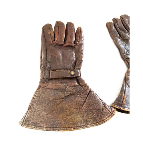 109 - Pair of WW2 motor cycle gloves (Gauntlets)