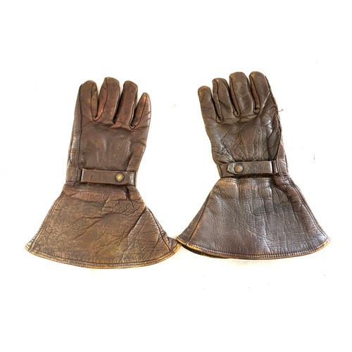 109 - Pair of WW2 motor cycle gloves (Gauntlets)