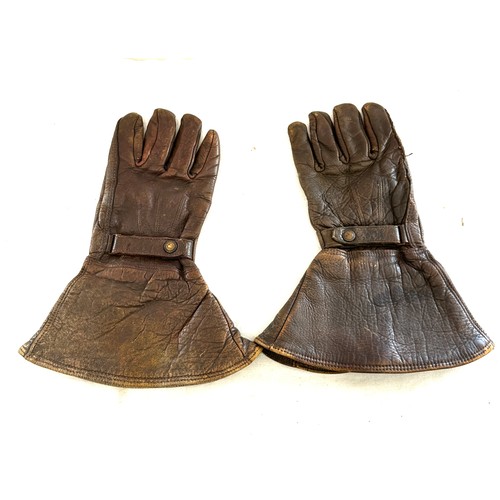 109 - Pair of WW2 motor cycle gloves (Gauntlets)