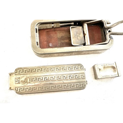 471 - Vintage WW2 Rolls Razor