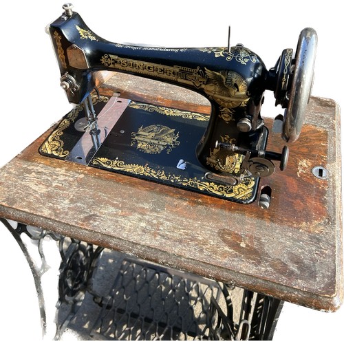 548 - Vintage Singer treadle sewing machine table