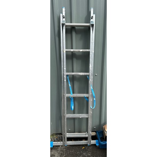 101B - Set of step ladders