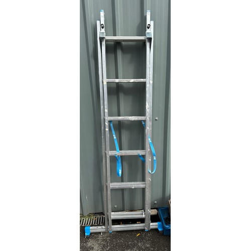 101B - Set of step ladders