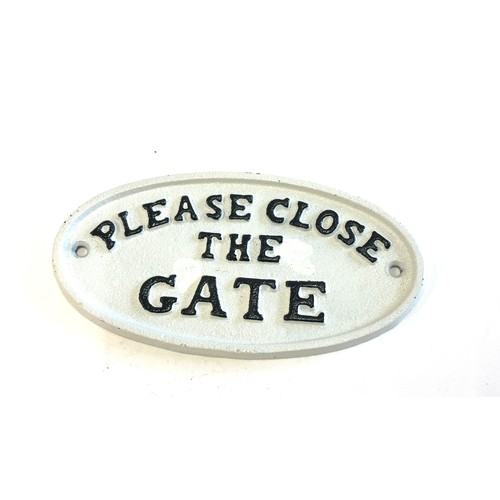 88 - Cast iron close gate sign measures approximately 7 inches wide