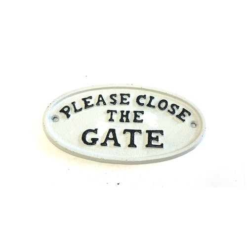 88 - Cast iron close gate sign measures approximately 7 inches wide