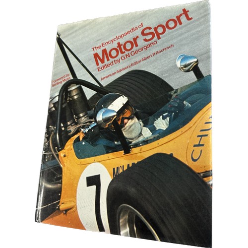 305 - Selection of motoring and motor racing books to include 8 Auto course books, Maserati- Sports, racin... 