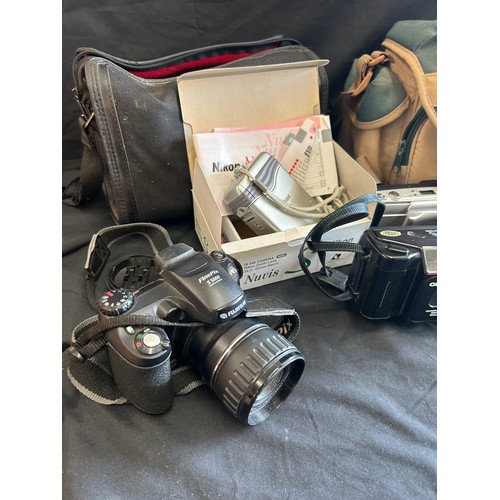 105 - Selection vintage and later cameras to include Fujifilm S5600 camera, Nikon Nuvis, Olympus AFL-T, Ol... 