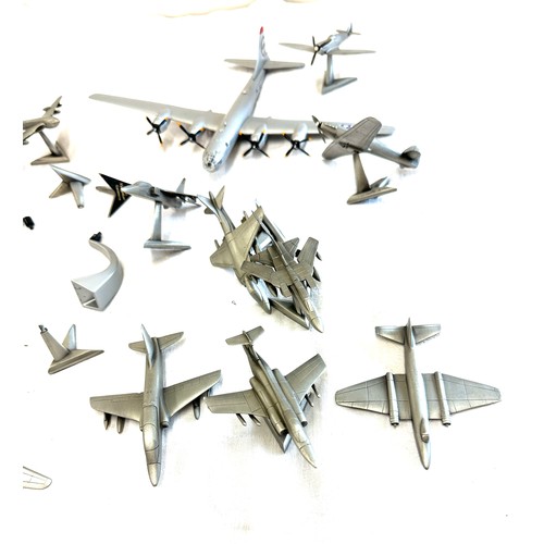 133 - Selection of Royal Hampshire aircraft ornaments to include Victor, Jaguar, Lightning, Spitfire, Bucc... 