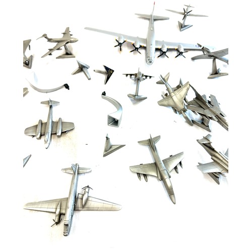 133 - Selection of Royal Hampshire aircraft ornaments to include Victor, Jaguar, Lightning, Spitfire, Bucc... 