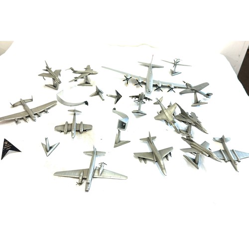 133 - Selection of Royal Hampshire aircraft ornaments to include Victor, Jaguar, Lightning, Spitfire, Bucc... 