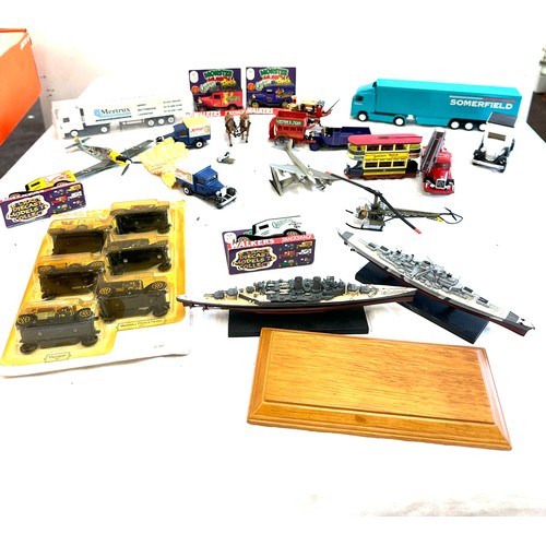 146 - Selection of assorted vintage and later die cast models includes boxed etc