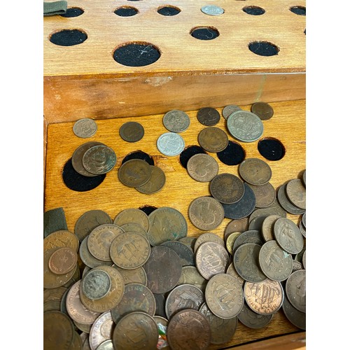 613 - Box of vintage and later coins