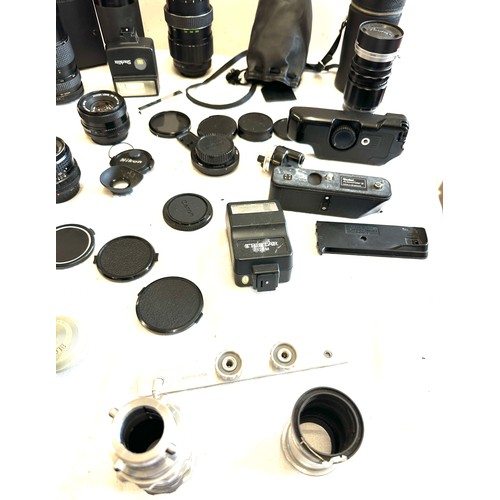 209 - Box of vintage camera equipment to include lenses, makers canon, Mitsuki, Rolleinar etc