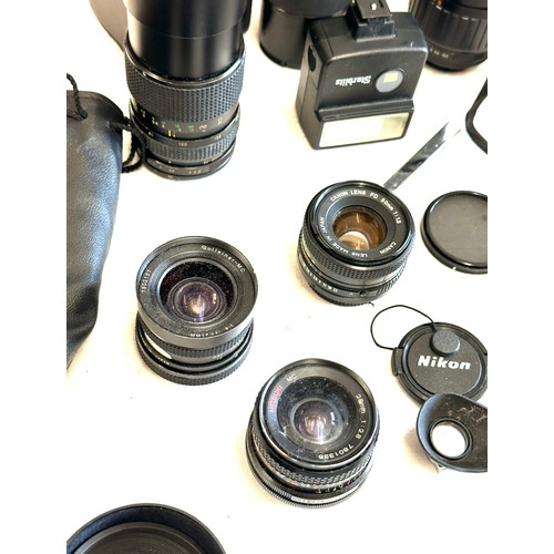 209 - Box of vintage camera equipment to include lenses, makers canon, Mitsuki, Rolleinar etc