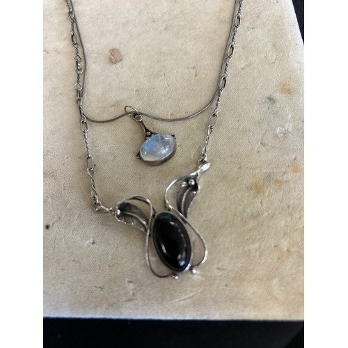 465 - Silver moonstone pendant and silver onyx jewellery