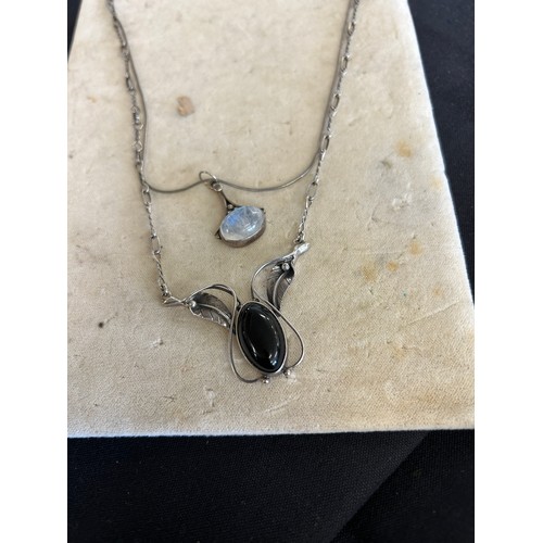 465 - Silver moonstone pendant and silver onyx jewellery