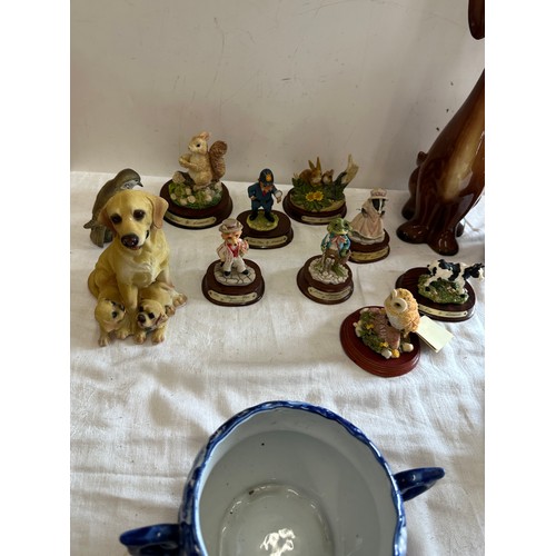 285 - Selection of miscellaneous to include plant pots, animal ornaments etc