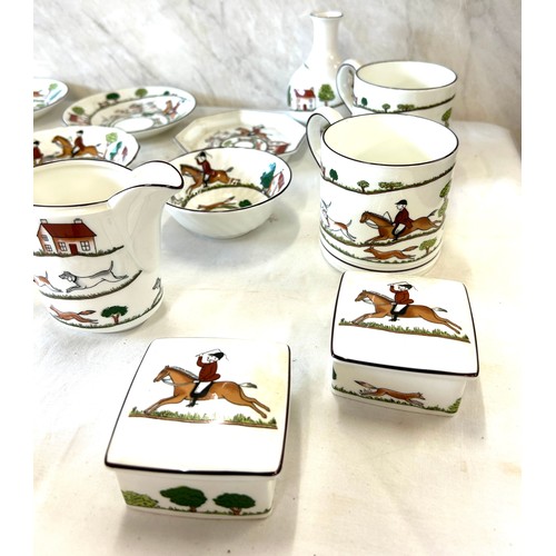 205 - Selection of wedgwood hunting scene pottery