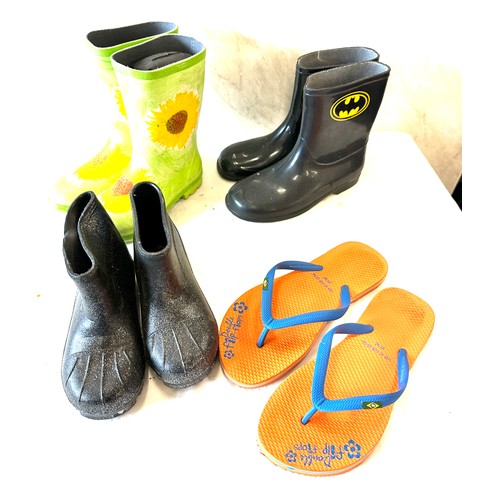 267 - 3 Pairs of child wellies and a pair of flip flops, sizes 2, 28/29 etc