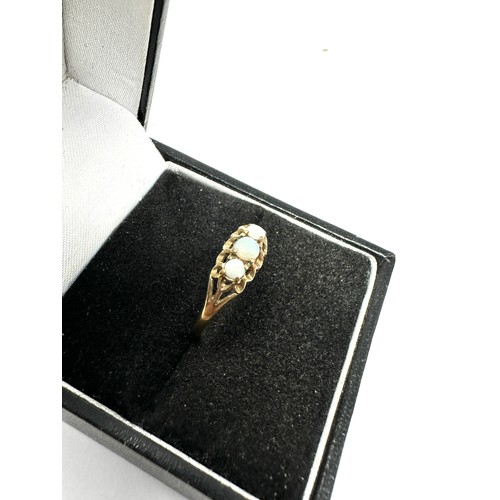 267 - 9ct gold opal three stone ring (1g)