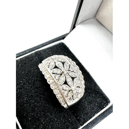 276 - 14ct white gold diamond ring (5.9g)