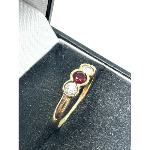 251 - 9ct gold garnet & clear gemstone dress ring (2g)