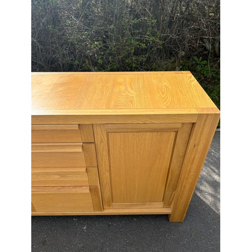 360 - Solid chunky oak Willis & Gambier 2 door sideboard, featuring 4 drawers, approximate measurements: H... 