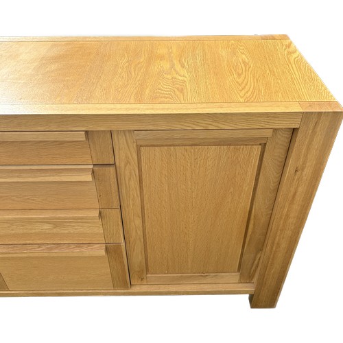 360 - Solid chunky oak Willis & Gambier 2 door sideboard, featuring 4 drawers, approximate measurements: H... 