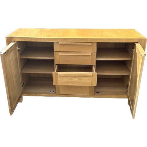 360 - Solid chunky oak Willis & Gambier 2 door sideboard, featuring 4 drawers, approximate measurements: H... 