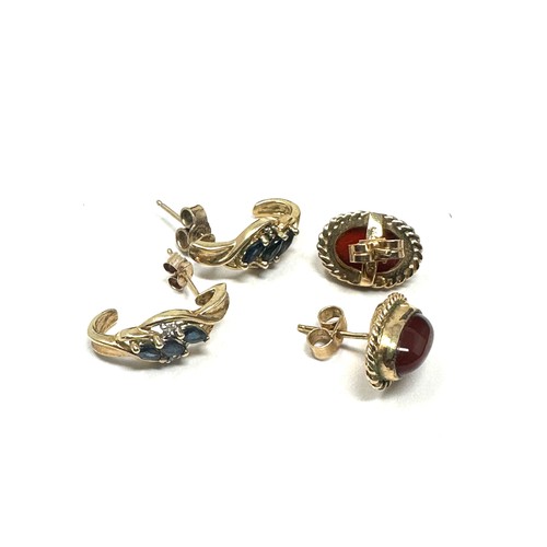 183 - 2 x 9ct gold paired gemstone earrings inc. diamond, sapphire, carnelian (5.4g)