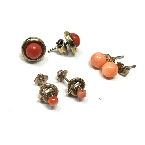 189 - 3 x 9ct gold paired coral stud earrings (3g)