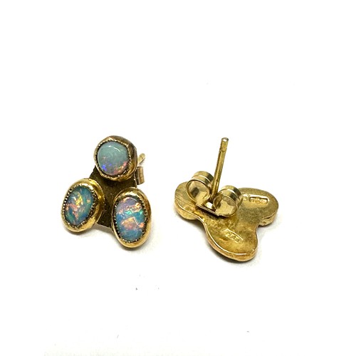 161 - 18ct yellow gold vintage opal earrings (2.4g)