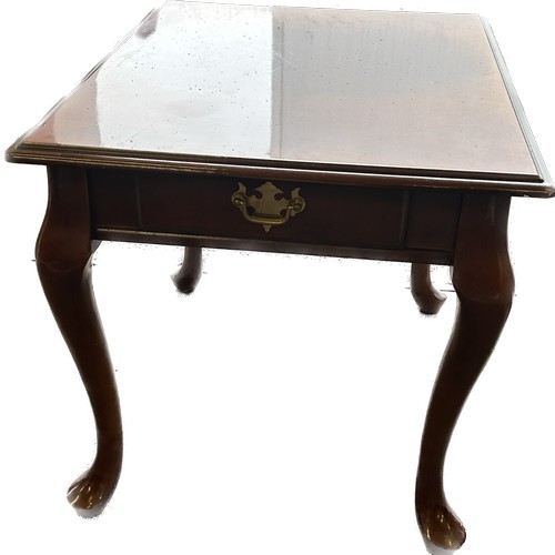 390 - Queen anne legged 1 drawer side table measures approximately 21 inches tall by 26.5 inches wide by 2... 