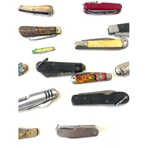 135 - Selection of 16 assorted pen knives