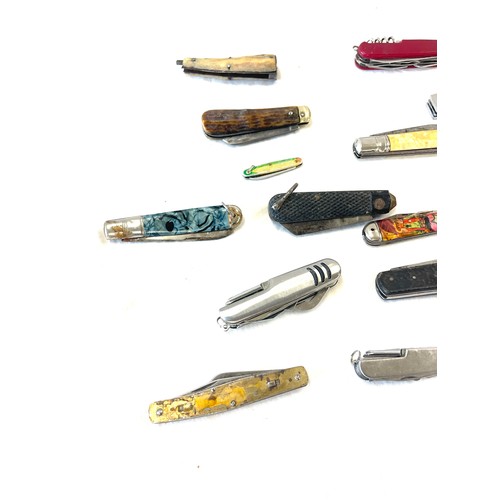 135 - Selection of 16 assorted pen knives