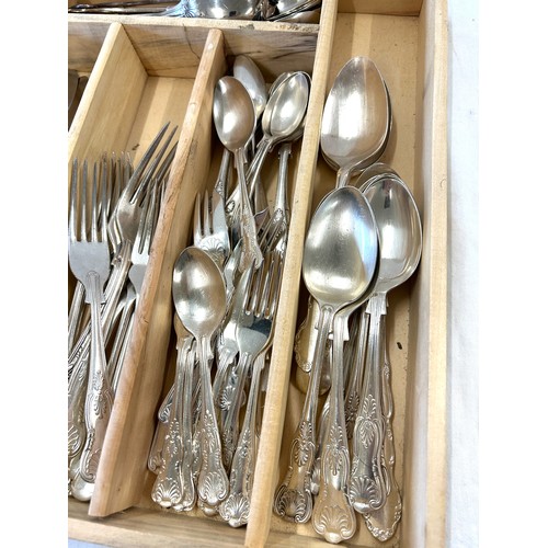 246 - Cutlery tray containing mainly silver plated Kings pattern knives, forks and spoons, various etc, Gr... 