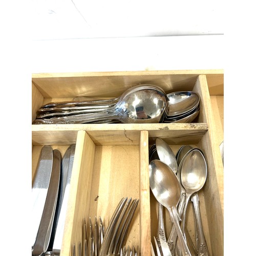 246 - Cutlery tray containing mainly silver plated Kings pattern knives, forks and spoons, various etc, Gr... 