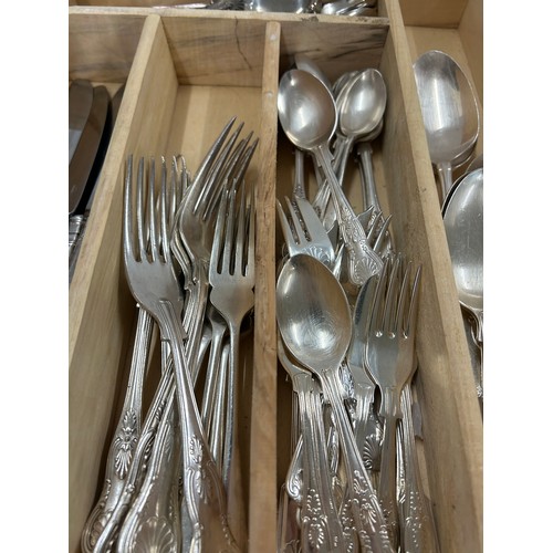 246 - Cutlery tray containing mainly silver plated Kings pattern knives, forks and spoons, various etc, Gr... 