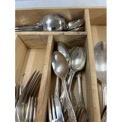 246 - Cutlery tray containing mainly silver plated Kings pattern knives, forks and spoons, various etc, Gr... 