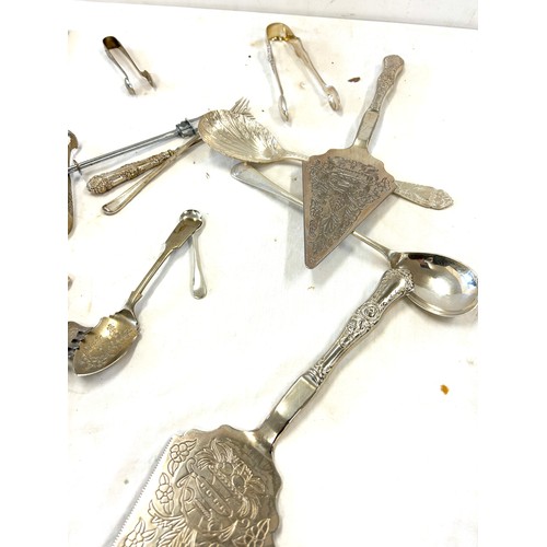 106 - Selection of silver plated cutlery mainly Kings pattern to include cake slices, sugar nips, mustard ... 