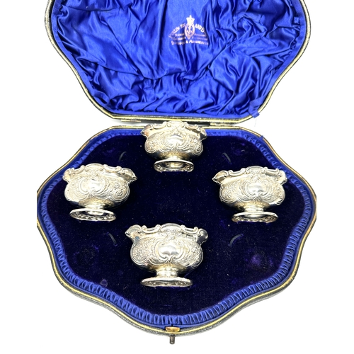 47 - Antique boxed set of 4 silver salts in fitted box no spoons chester silver hallmarks