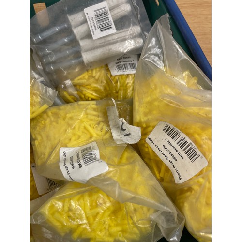 258 - Selection of raw plugs, various sizes, Rigfix dry wall anchor M8 etc