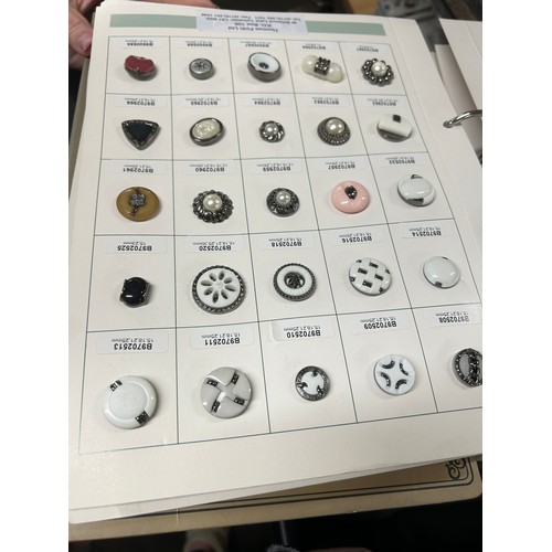 262 - Large selection of assorted vintage and later buttons