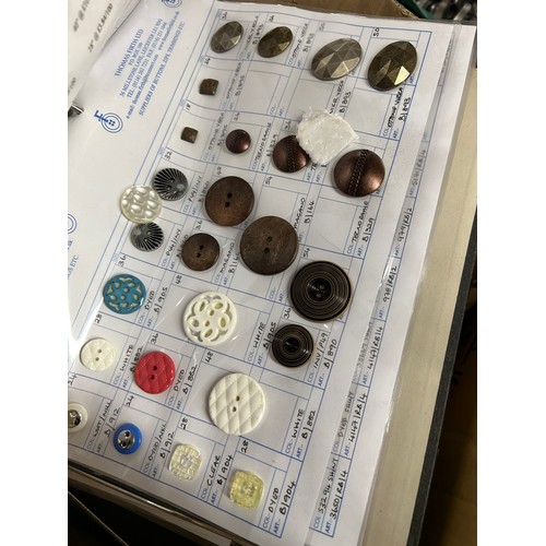 191 - Large selection of assorted vintage and later buttons