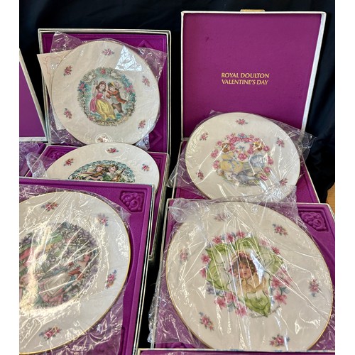 229 - Selection of 10 Royal Doulton Valentines Day collectors plates with original boxes