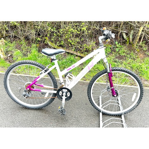 100H - Ladies raleigh trial 10 bike, over all good condition