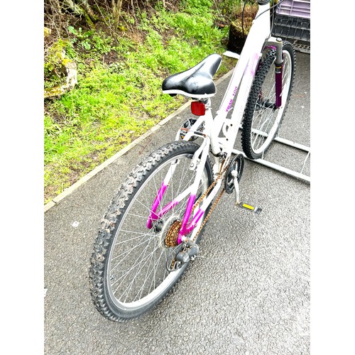 100H - Ladies raleigh trial 10 bike, over all good condition