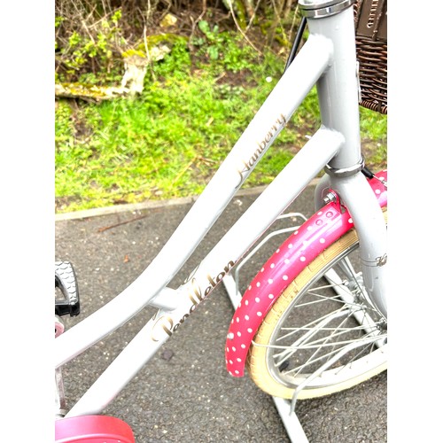 100A - Girls Pendleton Hanberry bike, over all good condition